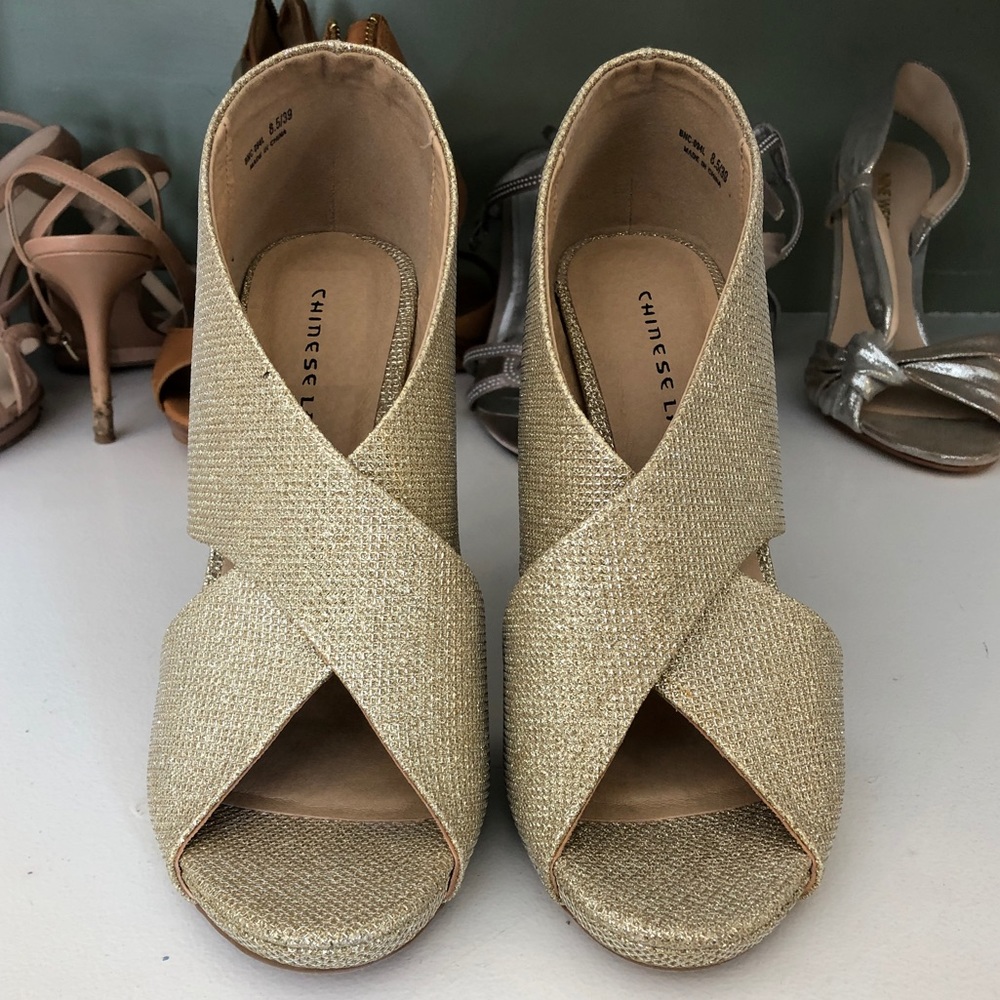 NWOT Chinese Laundry gold heels